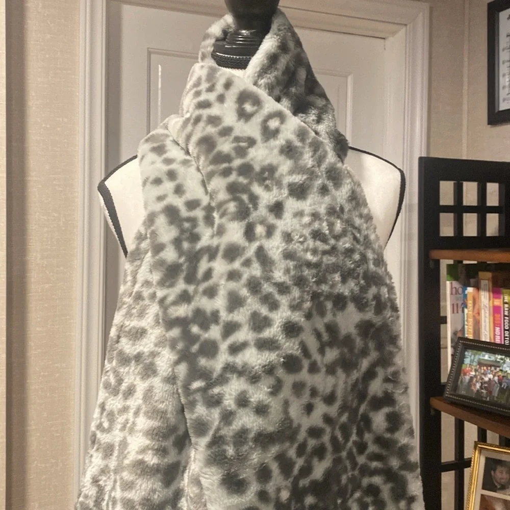 Aerie Faux Fur Wrap